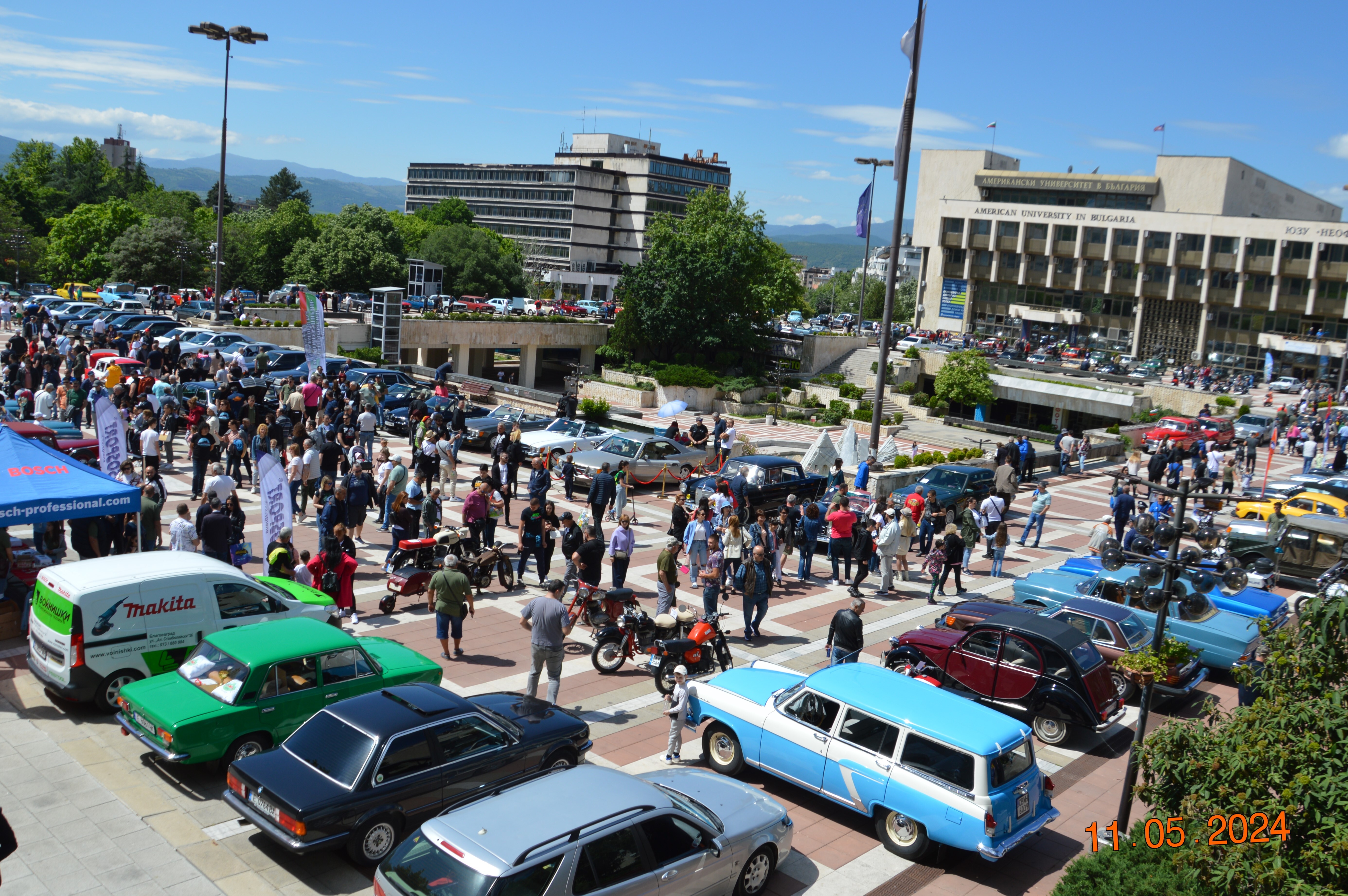 Ретро парад събра стотици ценители на класическите автомобили в Благоевград