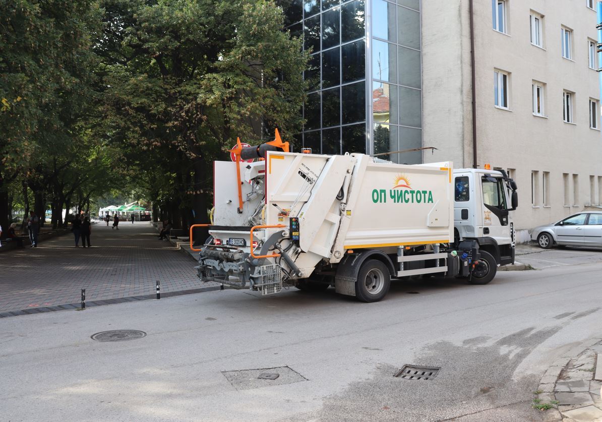 С нова сметосъбираща техника Община Благоевград инвестира в по-чиста околна среда