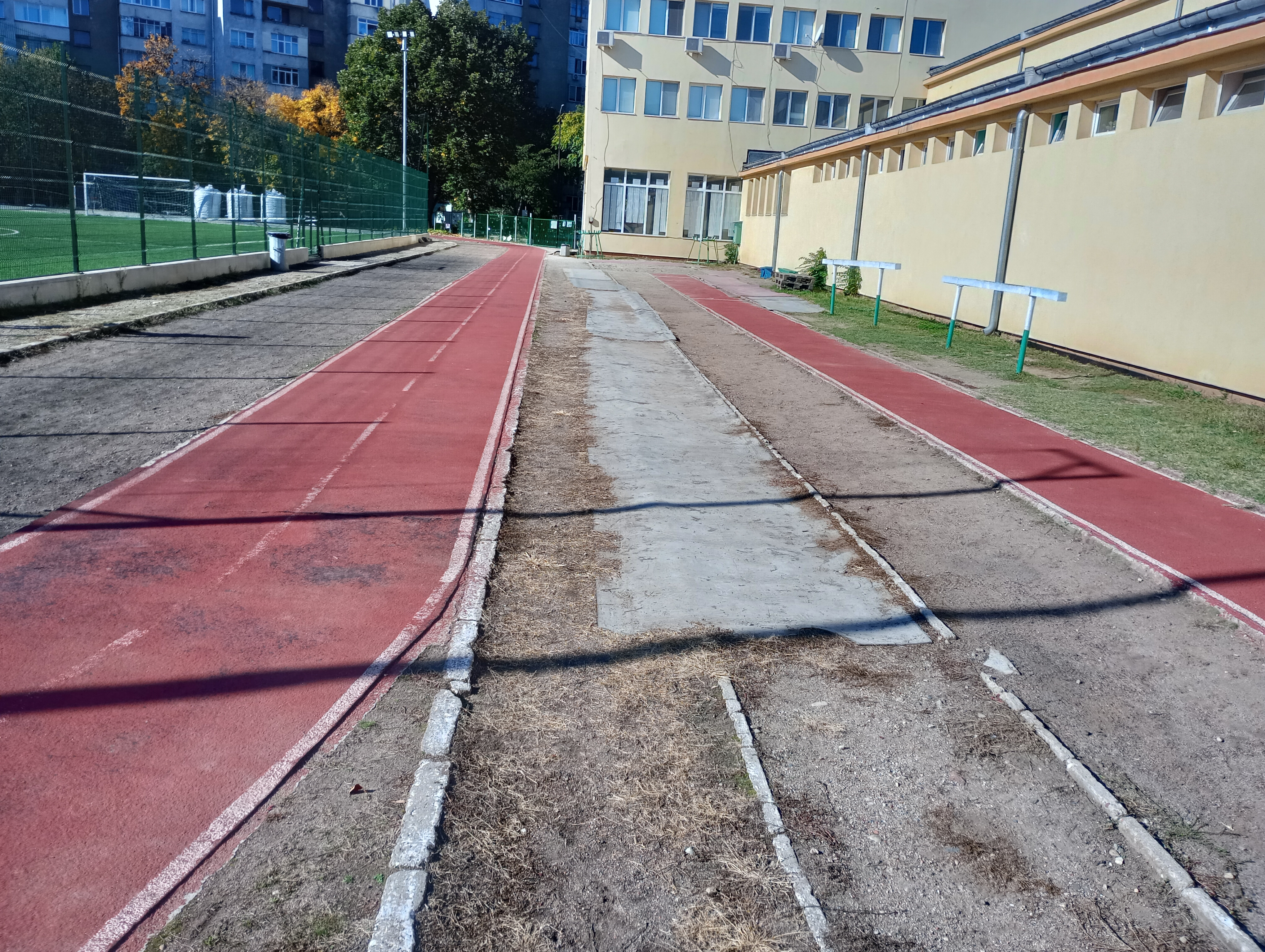 Община Благоевград модернизира две зали и лекоатлетическата писта в Спортен комплекс „Пирин“