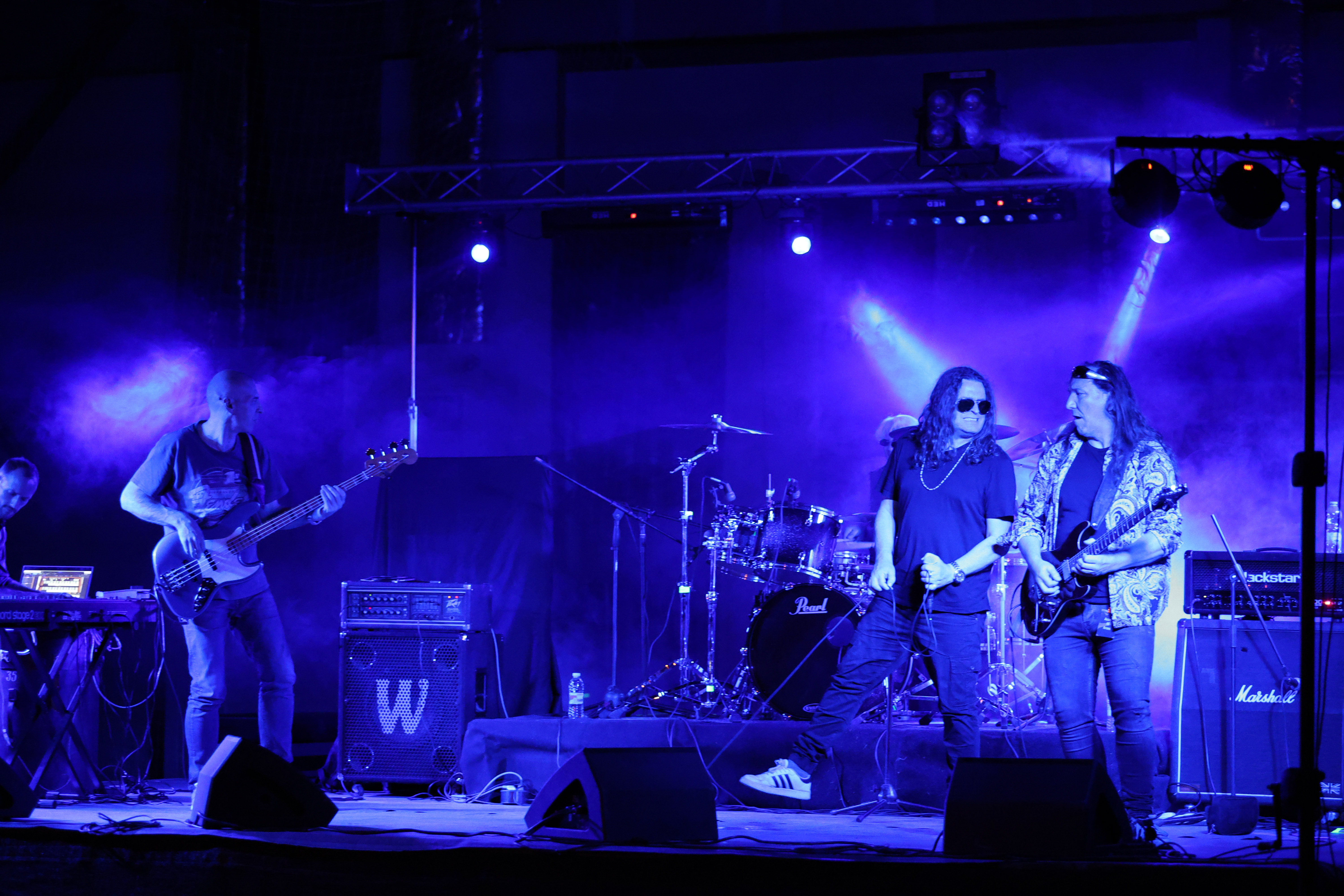 Сериозна доза адреналин разтърси зала „Скаптопара“ по време на концерта на идола Иън Пейс от Deep Purple  и групата Purpendicular в Благоевград снощи