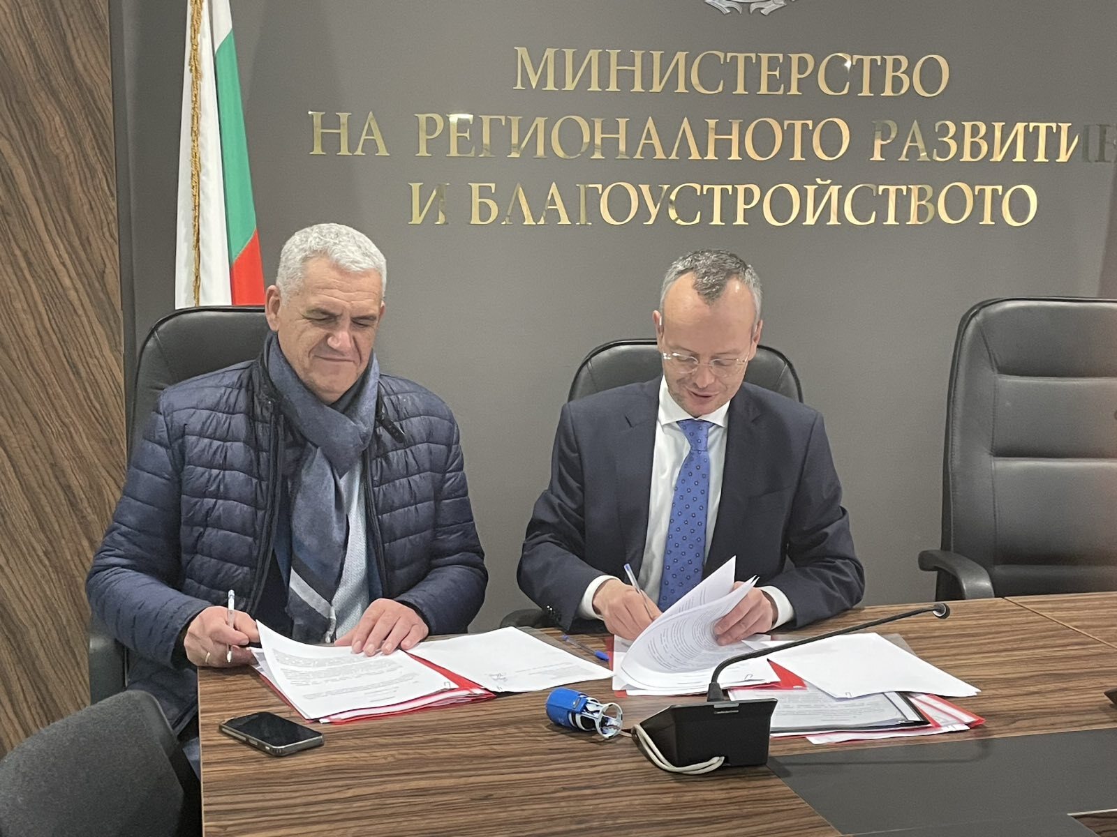 Кметът Методи Байкушев подписа първите споразумения за 8 000 000 лева финансиране от МРРБ