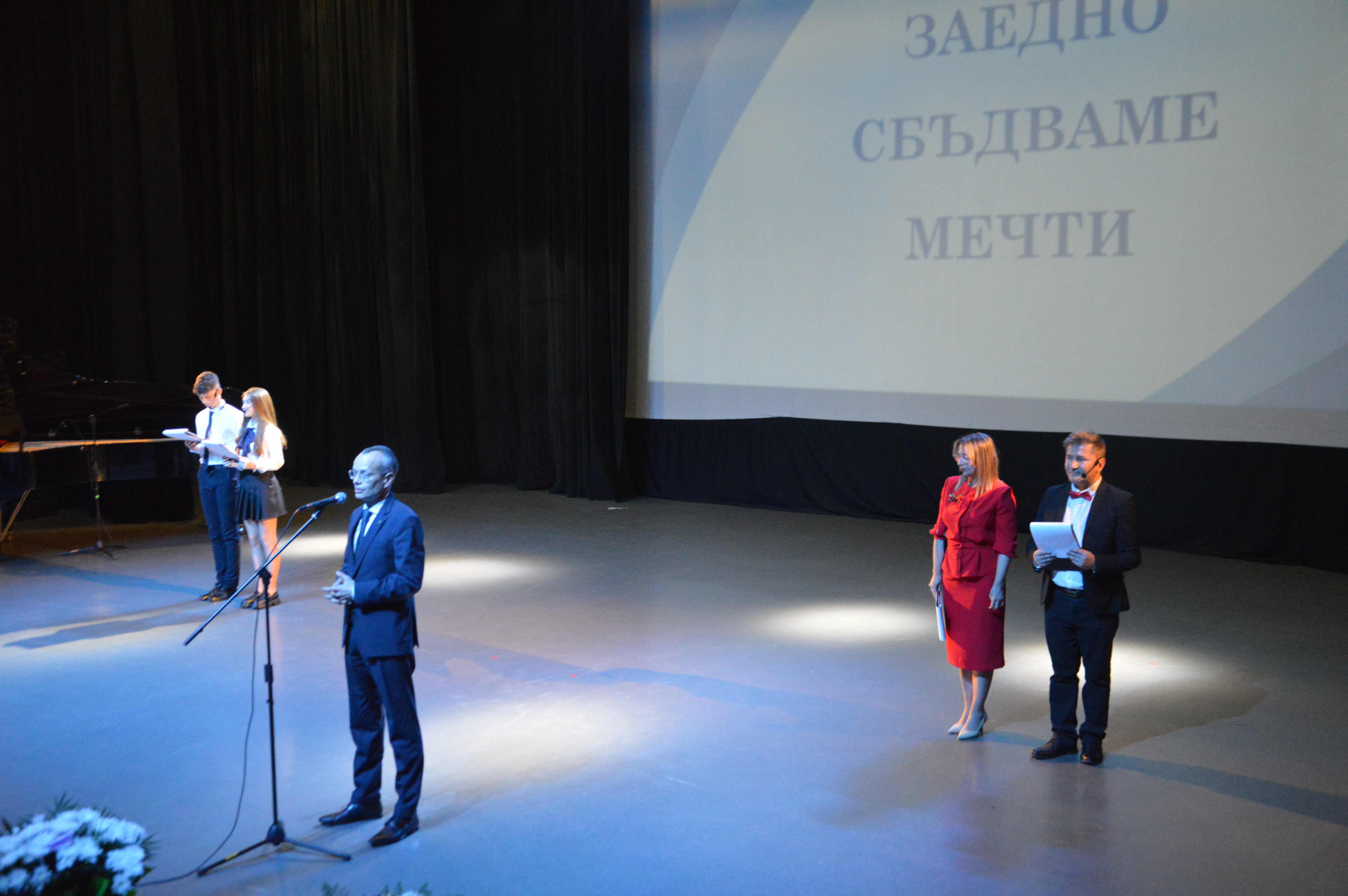 Кметът Методи Байкушев на 40-г. юбилей на ЕГ „Акад. Л. Стоянов“: Изключително съм горд, че всяка година училището е сред първите в страната по резултати и че от него излизат едни от най-успешните хора в България  
